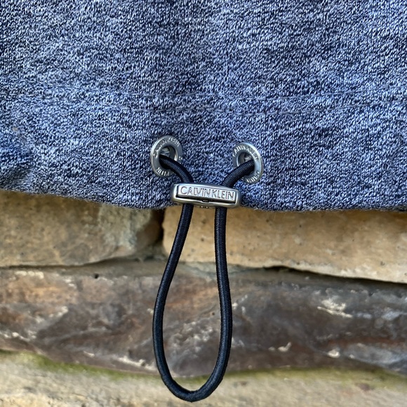 💕NWT💕 (S,M,XL) Calvin Klein Cropped Sweatshirt - Picture 4 of 7